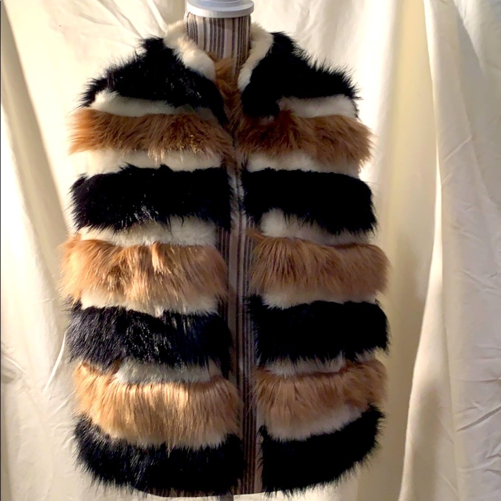 Betsy Johnson tri -colored faux fur vest